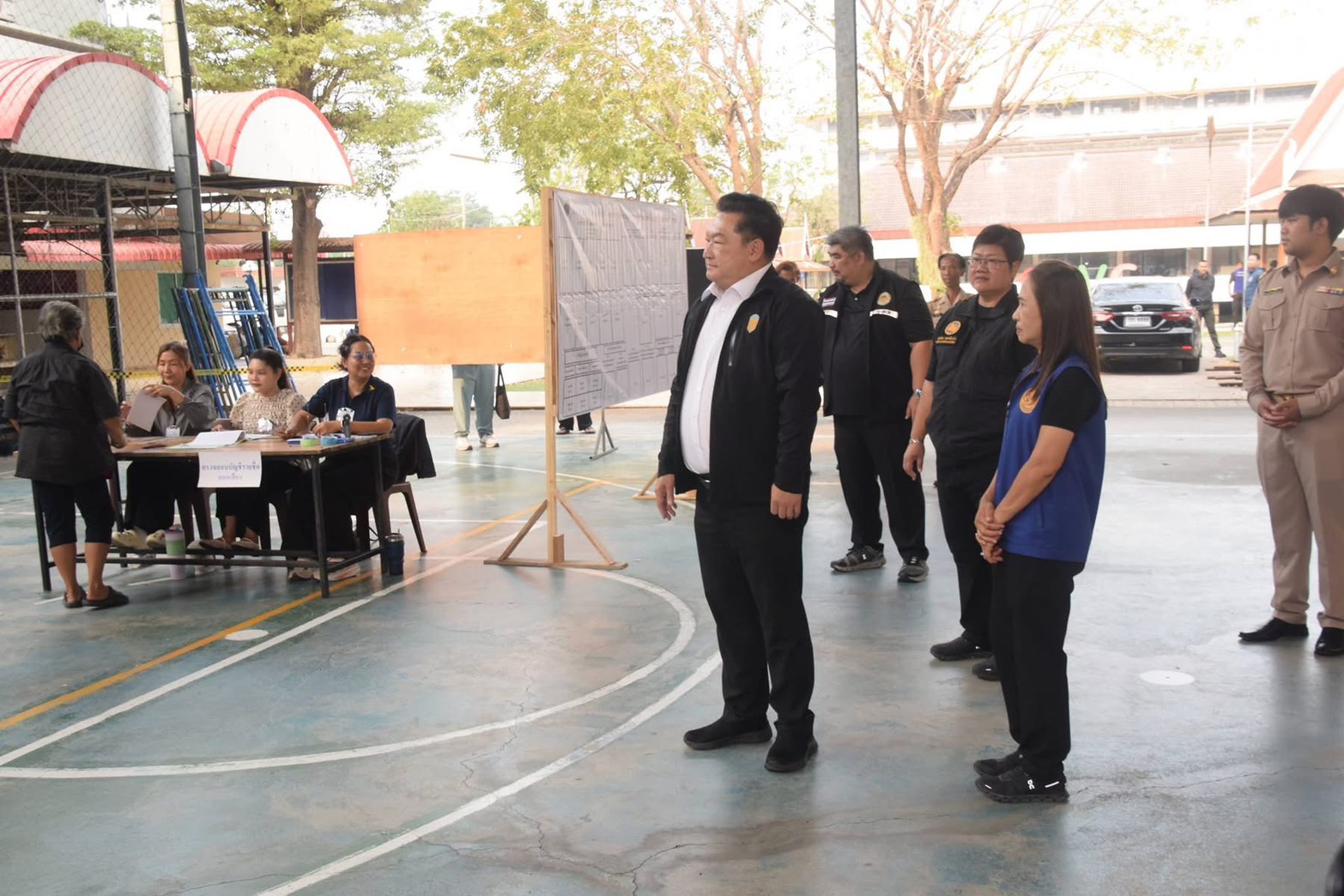 ผู้ว่าฯอยุธยา ลงพื้นที่ตรวจเยี่ยม สังเกตการณ์การเลือกตั้งสมาชิกสภาผู้แทนราษฎรและการลงประชามติ บรรยากาศเป็นไปด้วยความเรียบร้อย