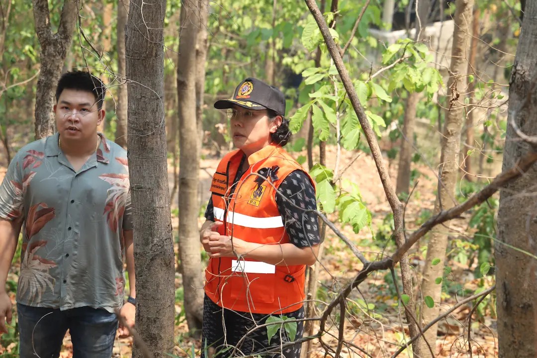 ผู้ว่า ฯ กาญจนบุรี ลงพื้นที่ประสานหน่วยงานที่เกี่ยวข้องฯ ระงับเหตุไฟไหม้บริเวณเขาตอง อำเภอเมือง จังหวัดกาญจนบุรี